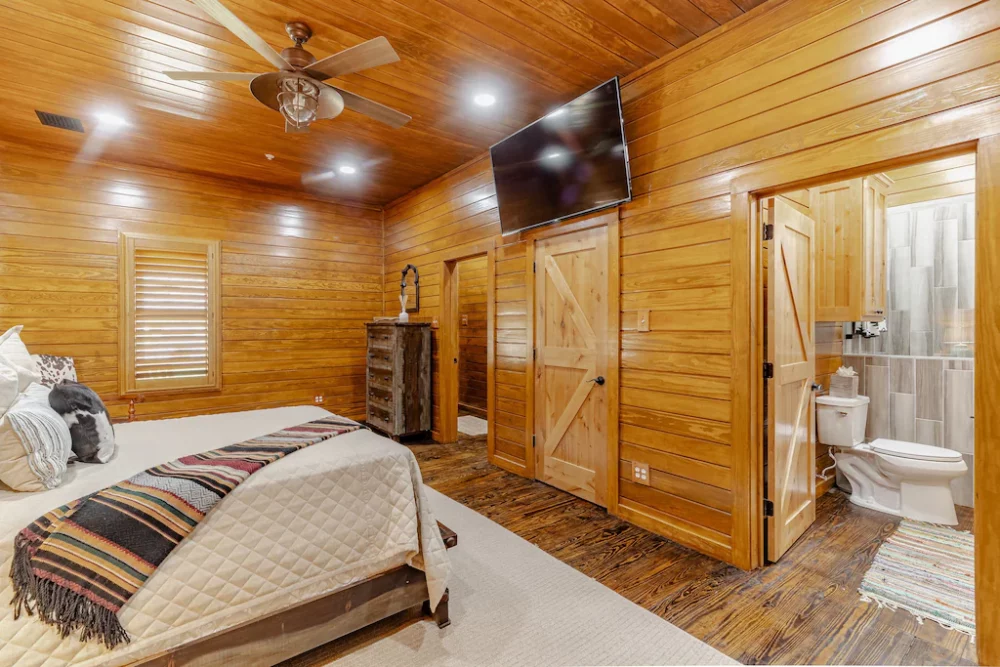 Roland Cabin Image 06