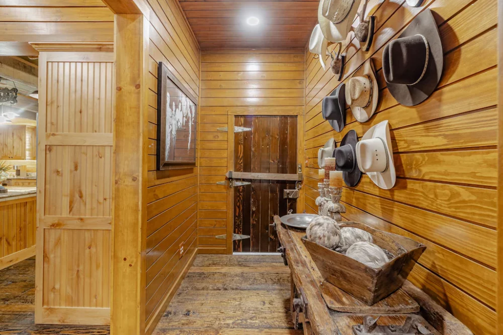 Roland Cabin Image 09