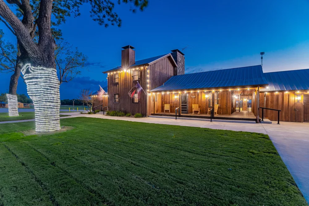 Roland Cabin Image 12