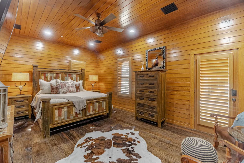 Roland Cabin Image 13